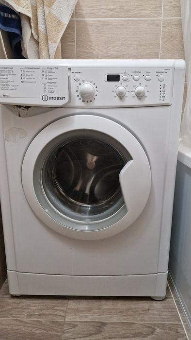 Продам машинку автомат Indesit IWSD6105
