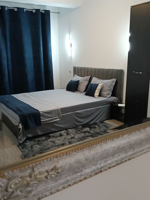 Închiriez  clădire/spatiu comercial 4 etaje  Hotel. Pensiune.Clinică . Birouri central   zona  centru ,,Lîngă spitalul  public"