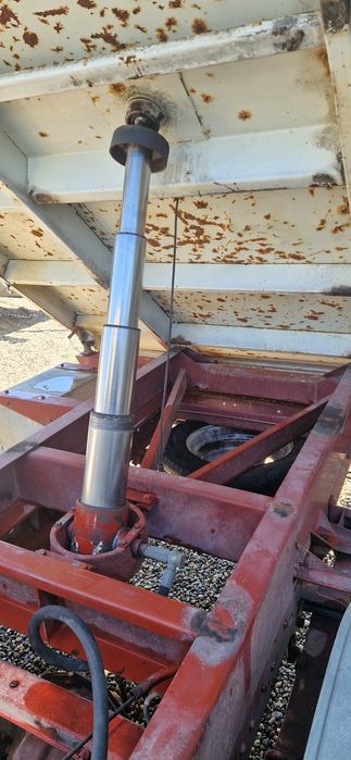 Bena basculabila pe 3 parti Iveco Daily