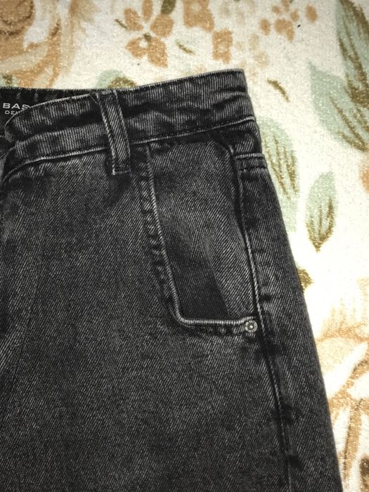 Темно серые джинсы