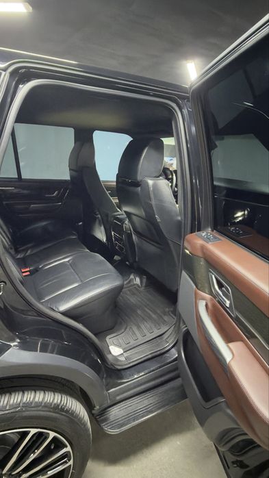 Renjrover sport 4,4 tinu moshina