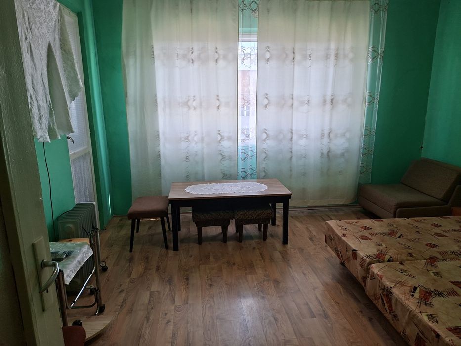 Продавам двустаен до АБС в Изтока