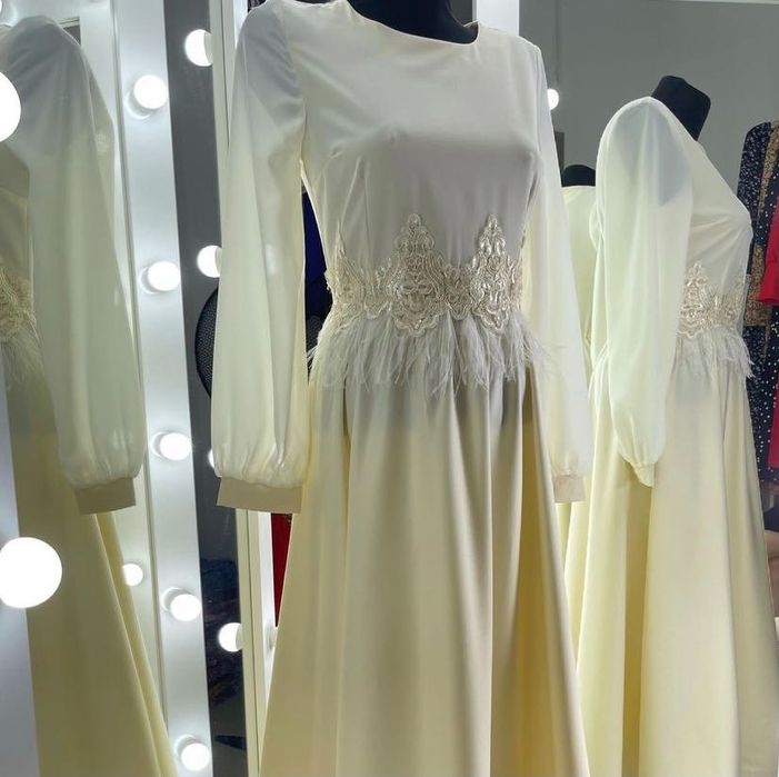 Платье: цвета айвори , цена 7000