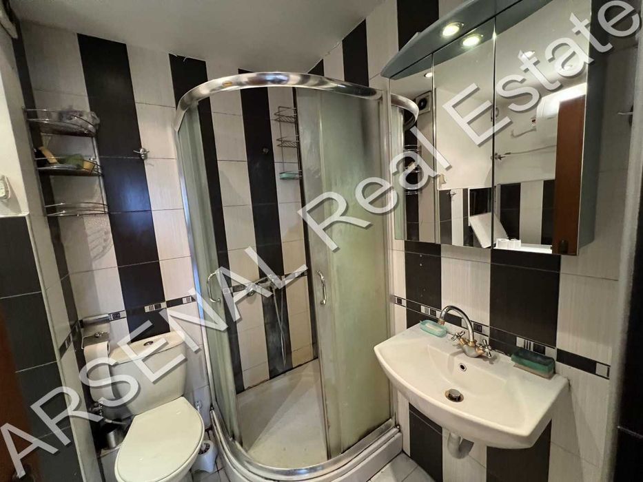 Четиристаен апартамент под наем, Студентски град