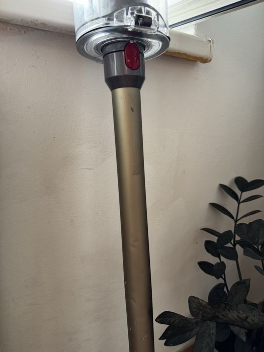 Dyson V10