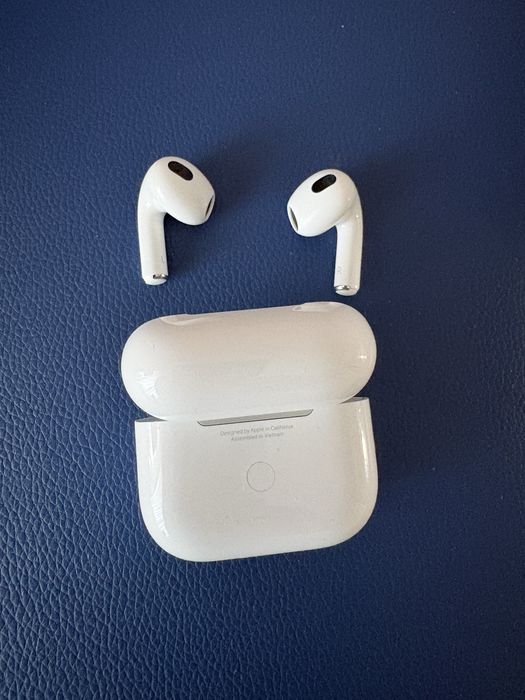 AirPods 3 originale, utilizate foarte putin