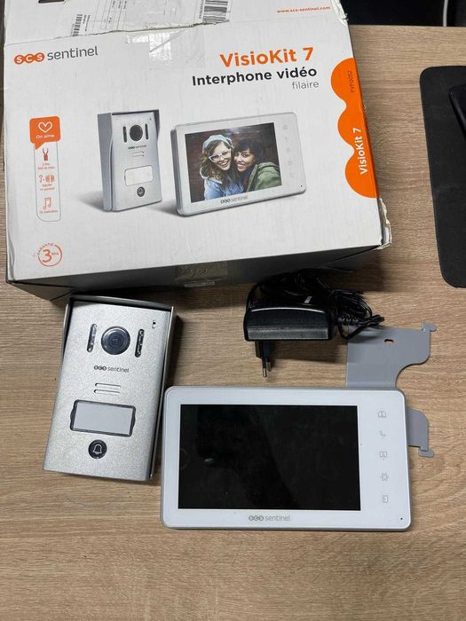 Interfon video cu cablu SCS Sentinel Visiokit 7, cu placă de exterior cu vizieră, sistem antivandal, vedere nocturnă, ecran de 18 cm, Visiokit 7