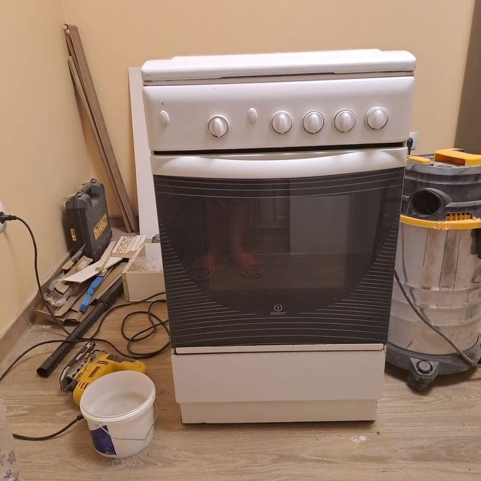 Продам Духовку 50см.