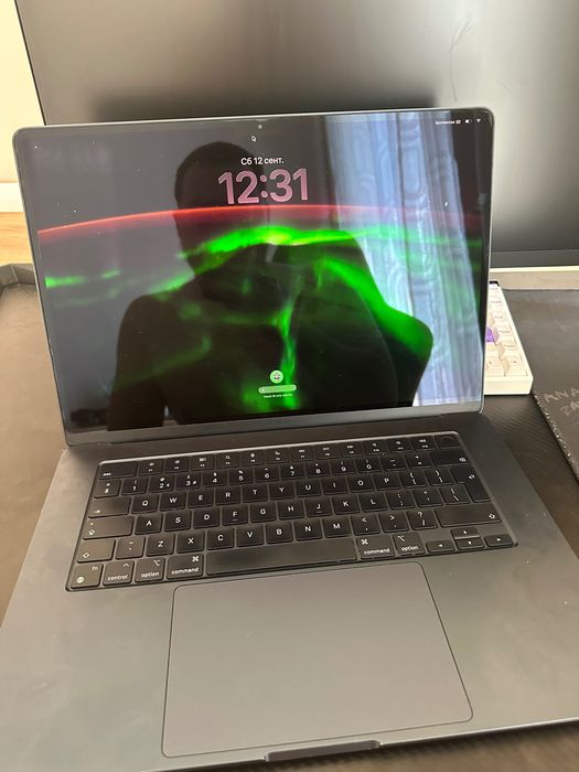 MacBook AIR 15” M2, 8gb RAM, 256SSD