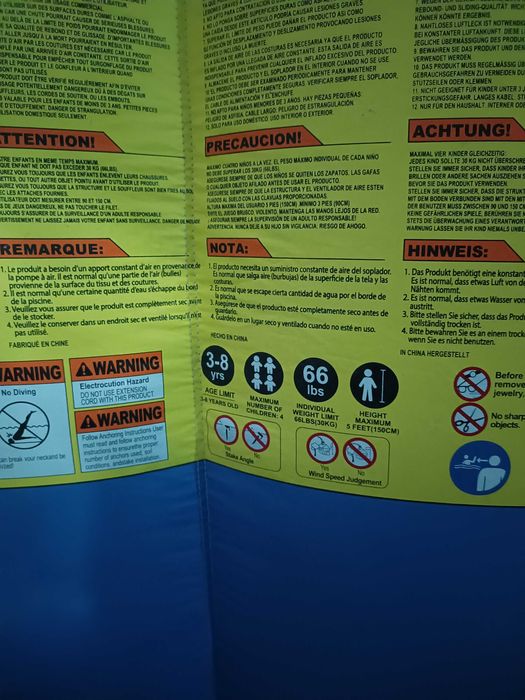 Tobogan gonflabil cu apa