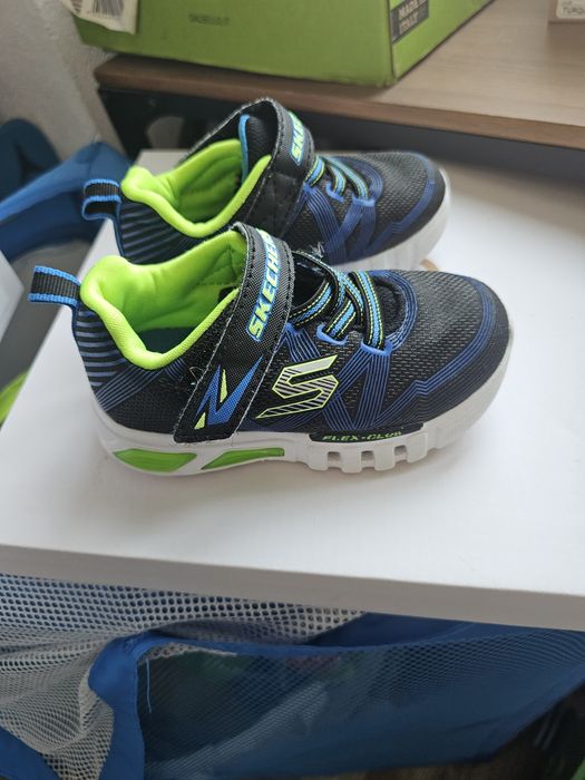 Adidasi Sketchers cu luminite, marimea 25