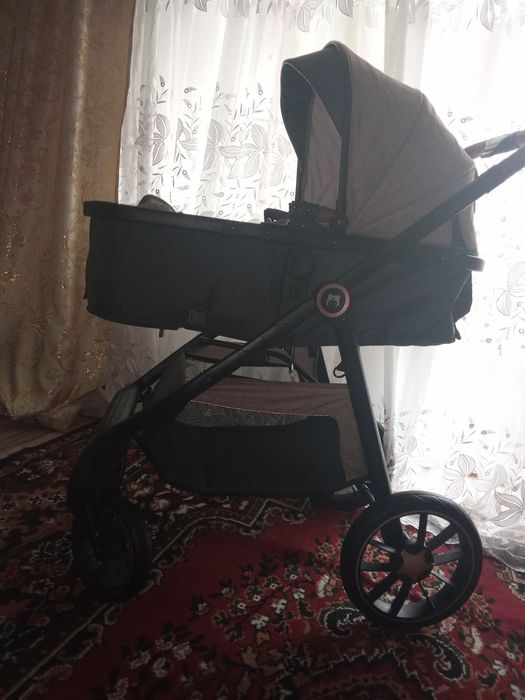 Коляска почти новая