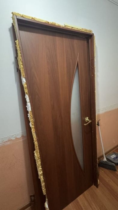 Продам межкомнатные дверь 5000т