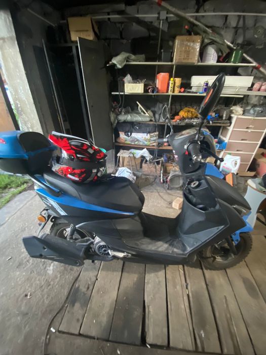 Продам Мопед с шлемом