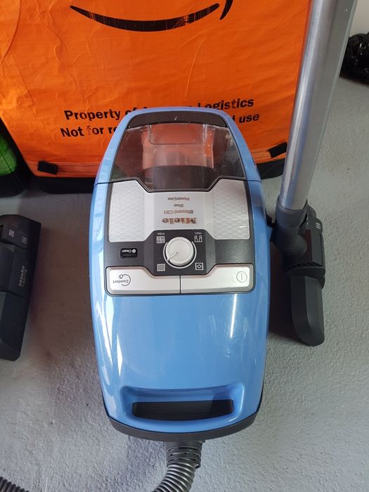 Miele doua aspiratoare fara sac Blizzard CX1 Blue, PowerLine
