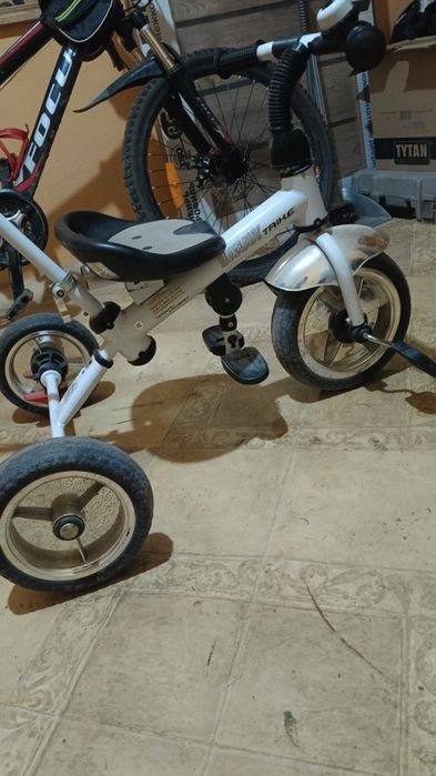 Детский велосипед с родительской ручкой