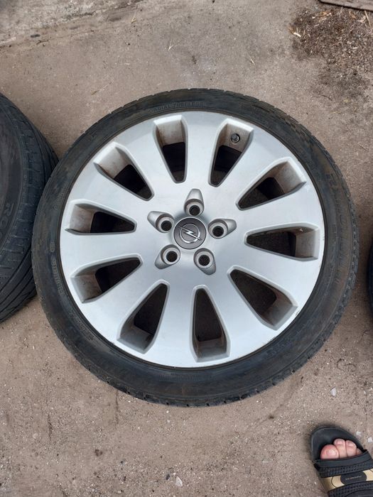 Оригинални гуми 19 цола за опел инсигния  заедно с гуми