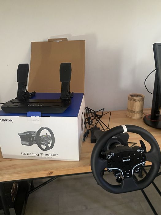 ЧИСТО НОВ! Moza R5 Bundle