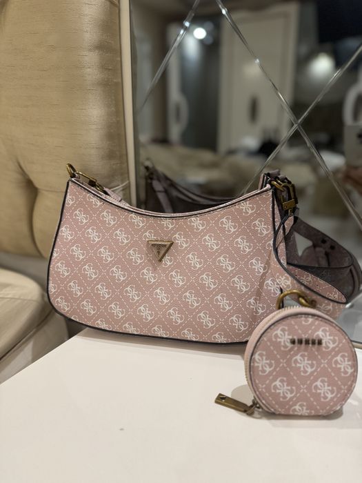 Оригинална чанта Guess