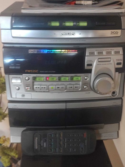 Combina muzicala Philips dublu casetofon, rodio turner si CD cu 3 discuri, si boxe