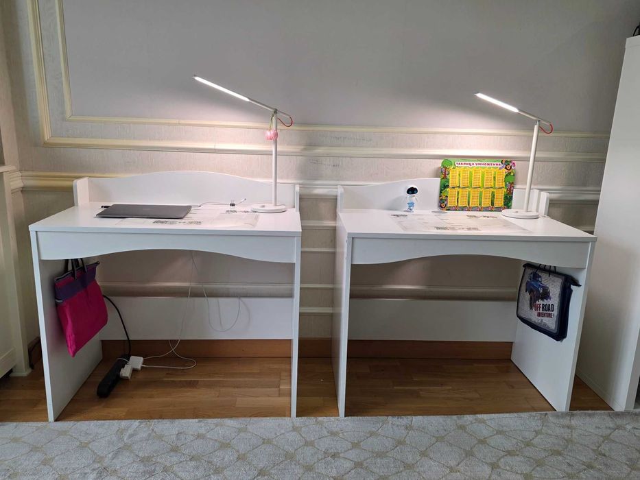 2 письменных стола детских Ikea