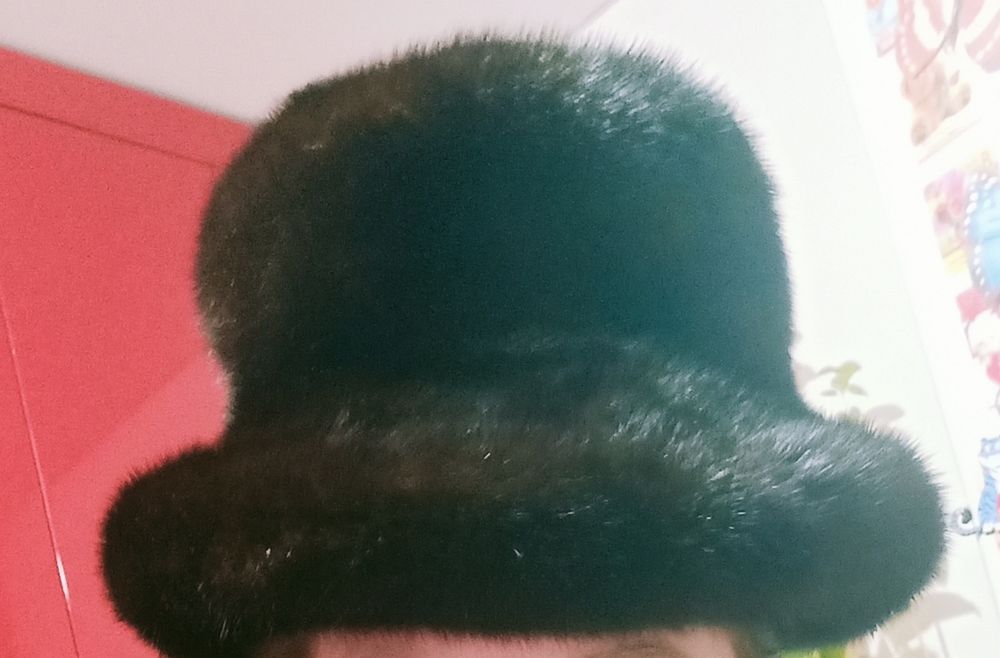 Срочно продам женскую шапку в отличном состоянии!!!