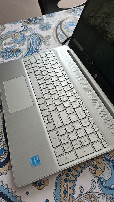 Лаптоп hp , в много добро състояние  , много малко ползван