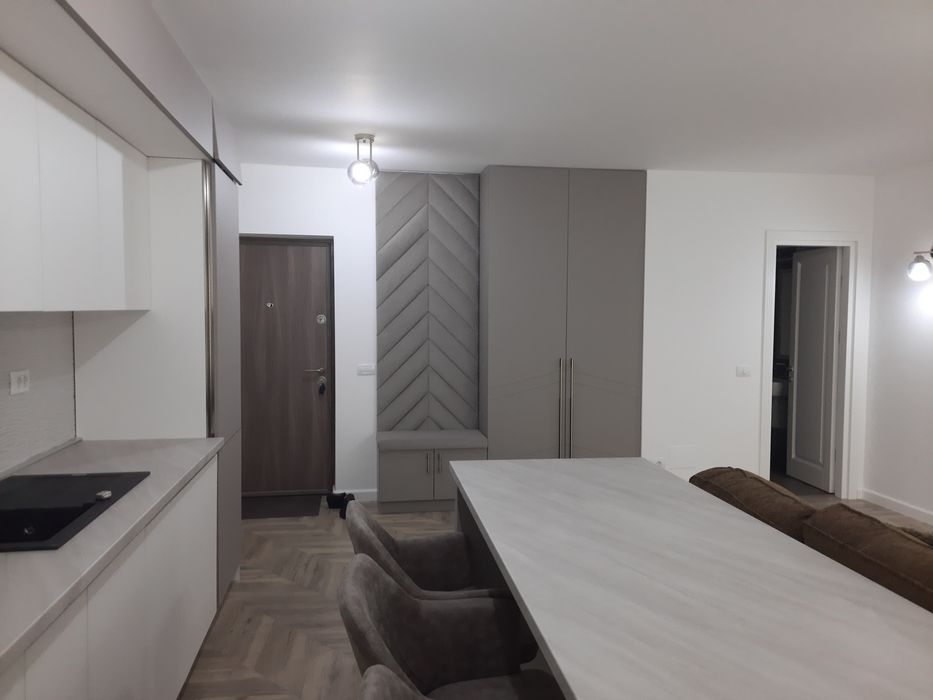 Inchiriez apartament