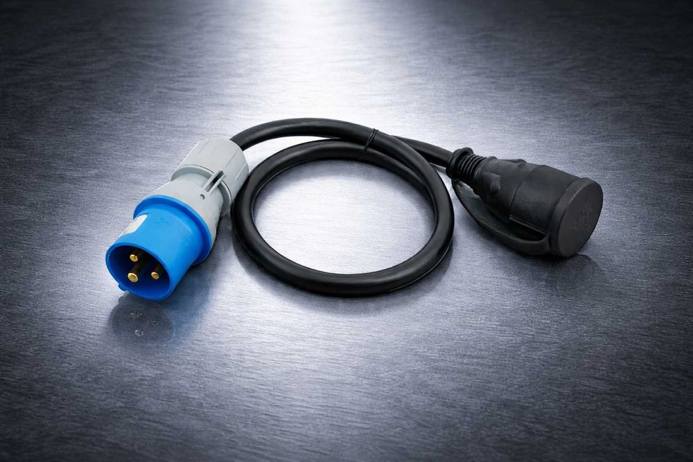Кабел адаптер CEE към Schuko IP44 230V 16A за кемпер, каравана и къмпинг