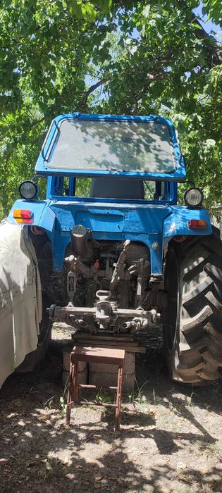 MTZ-80 "Belarus" traktori sotiladi.
