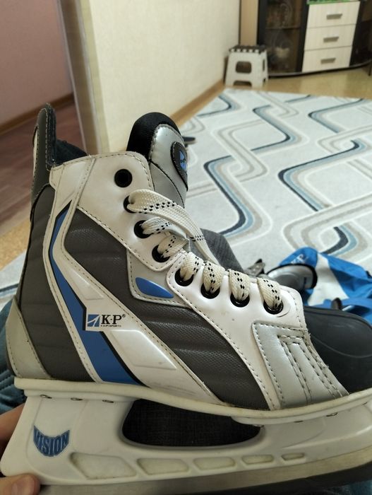 Продам детские коньки