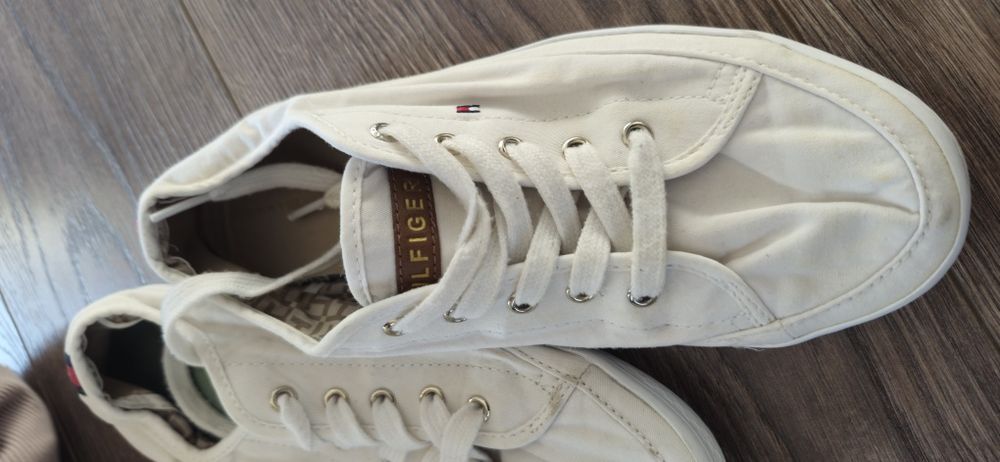 Converse, Oysho, Tommy, Levi's  38 и 39