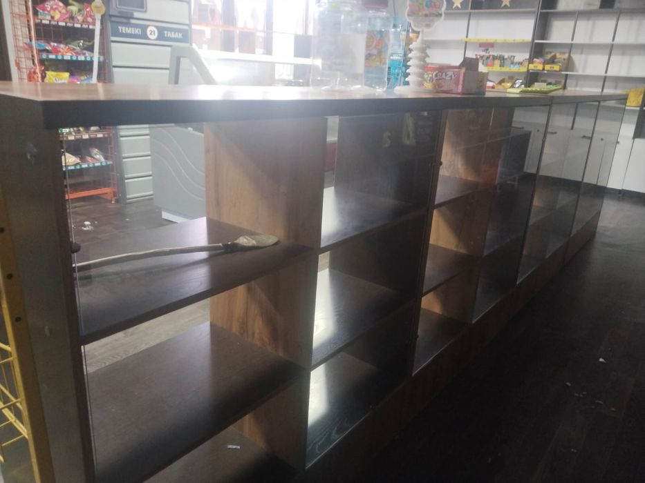 Продам шкаф витринный комплект