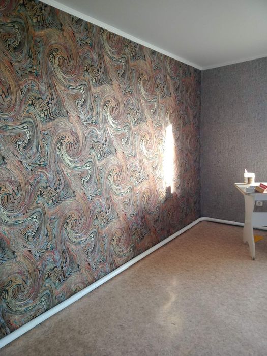 Поклейка обоев..