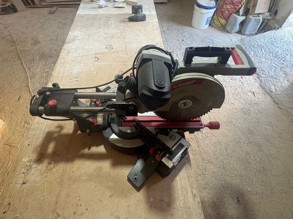 торцовочная пила Зубр