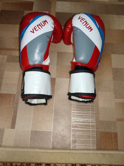 Боксёрские перчатки 12oz