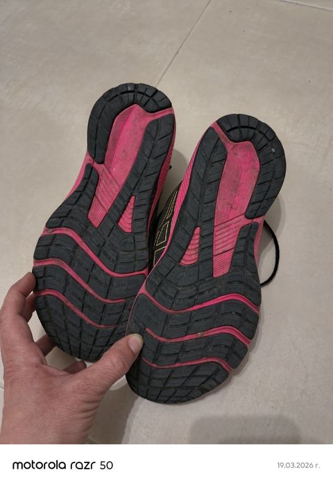 Маратонки asics.