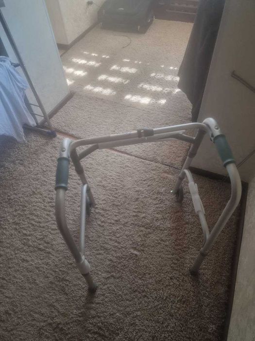 Ходунки для пожилых людей, с проблемами стопы