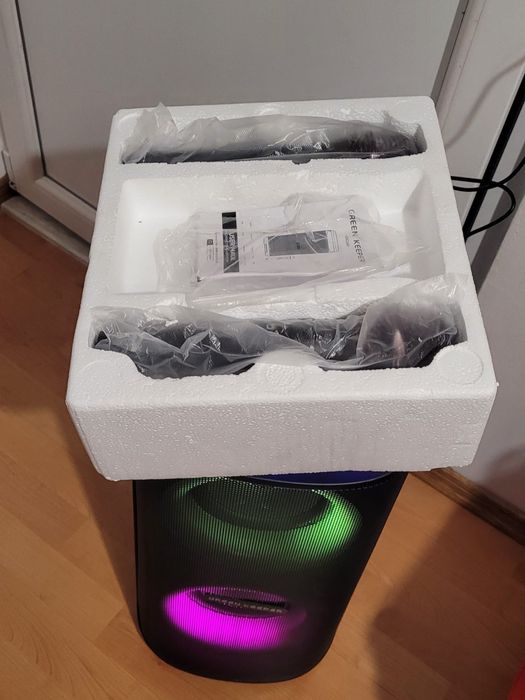 Vand boxa noua cu 2 microfoane