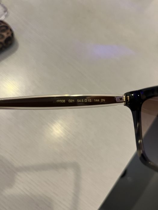 Продавам слънчеви очила