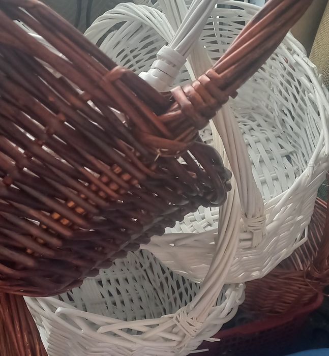 Корзина  новая  разные