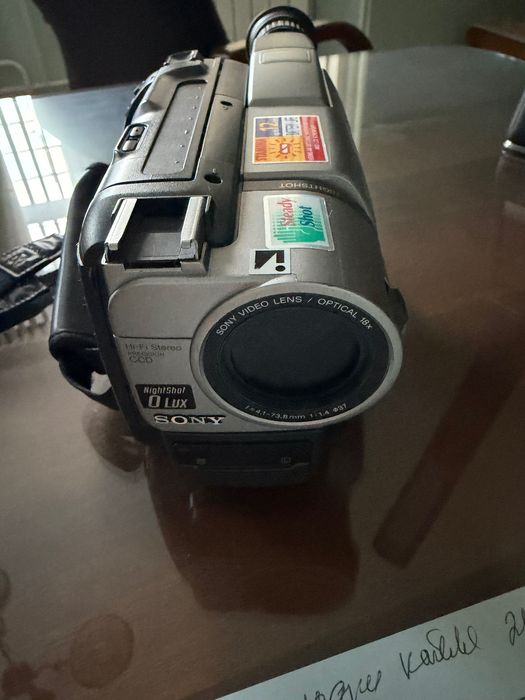 Продам видеокамеру Sony Handycam Vision