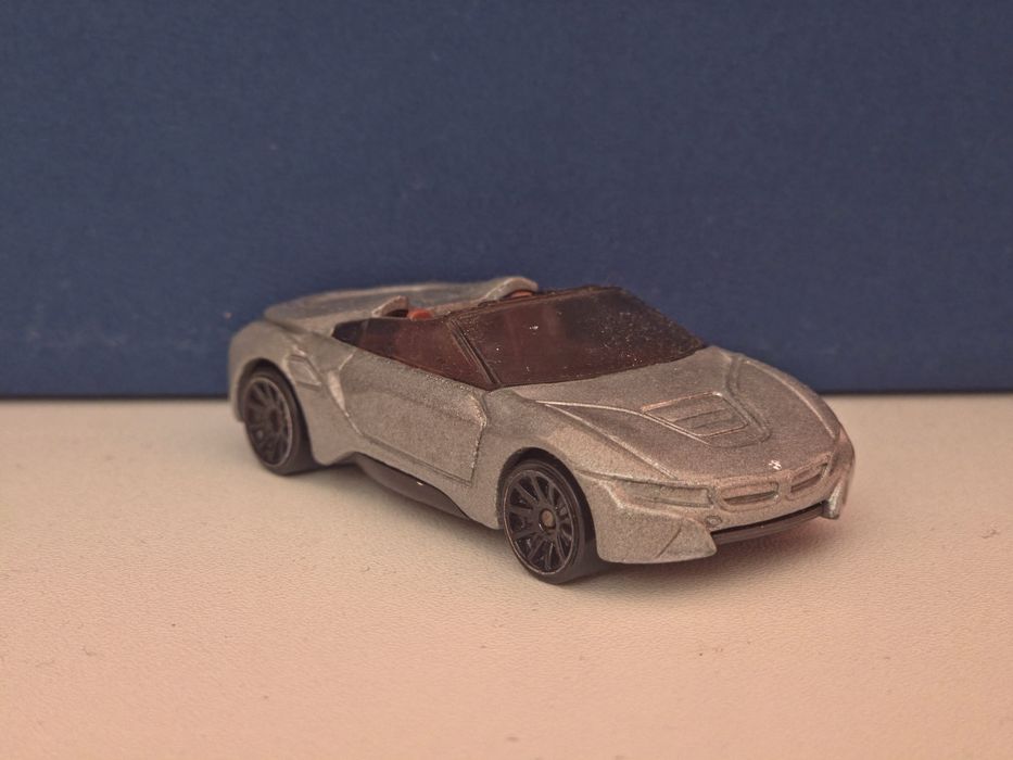 Mașinuța hotwheels BMW I8 Roadster