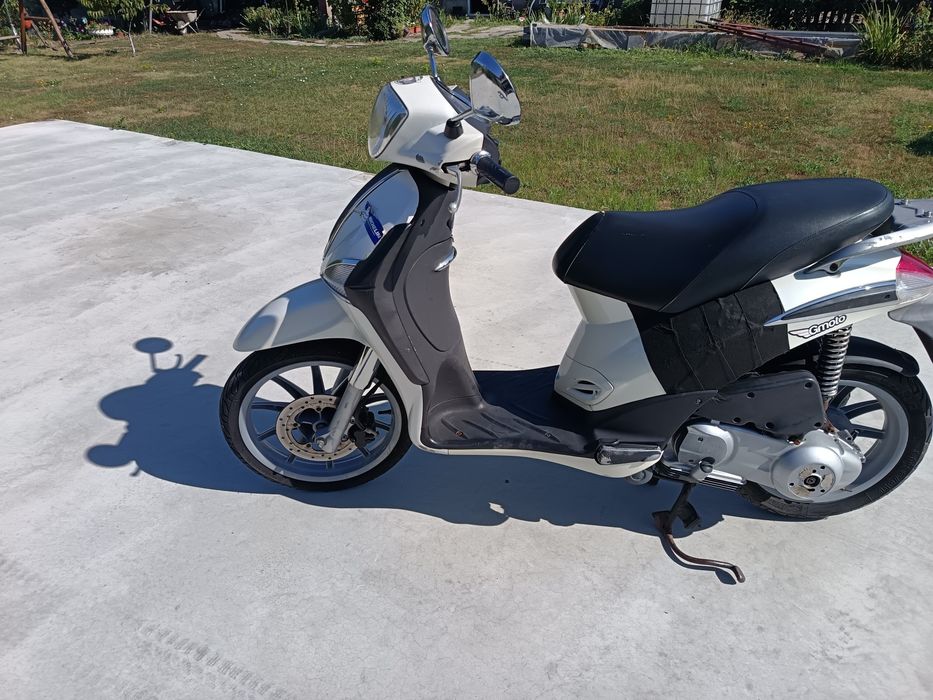 Vând scuter piaggio liberty