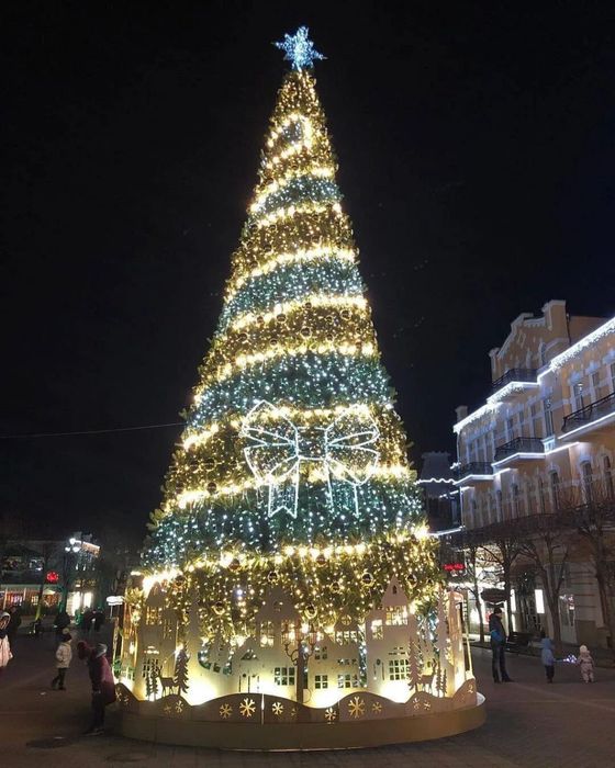 Изготовление новогодних фигур , оформление фасадов