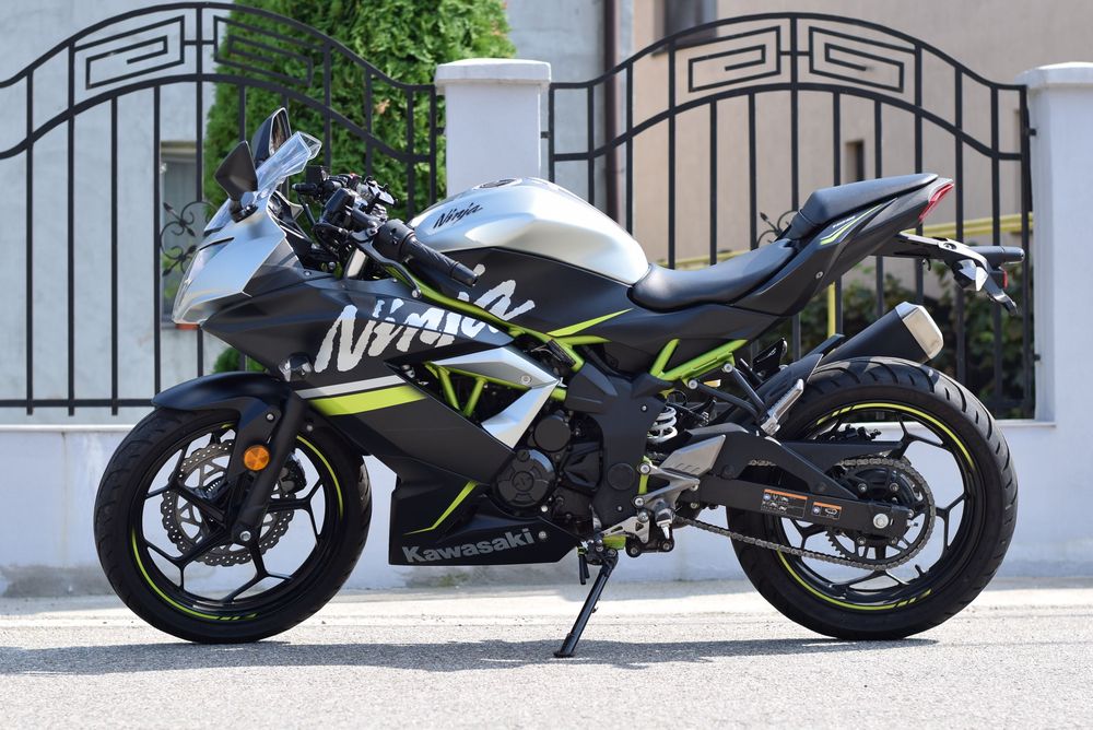 HONDA CBR 125 R IMPECABILA Imp Germania! ( 16 ani A1 CBR YZF Duke )