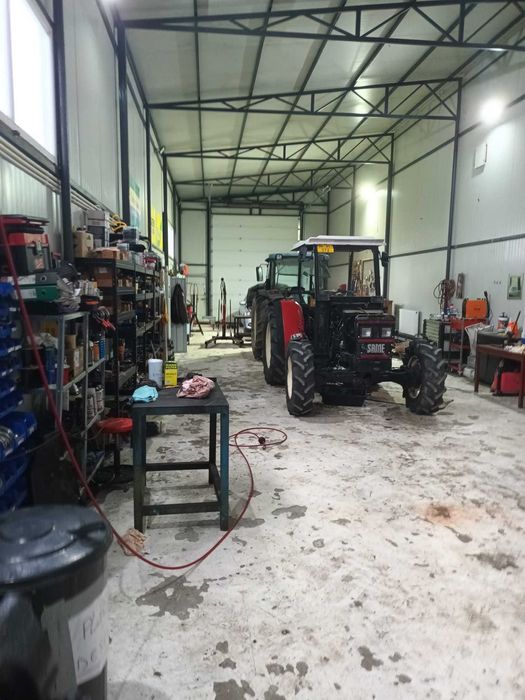 Vand hala servicii, depozitare si birouri