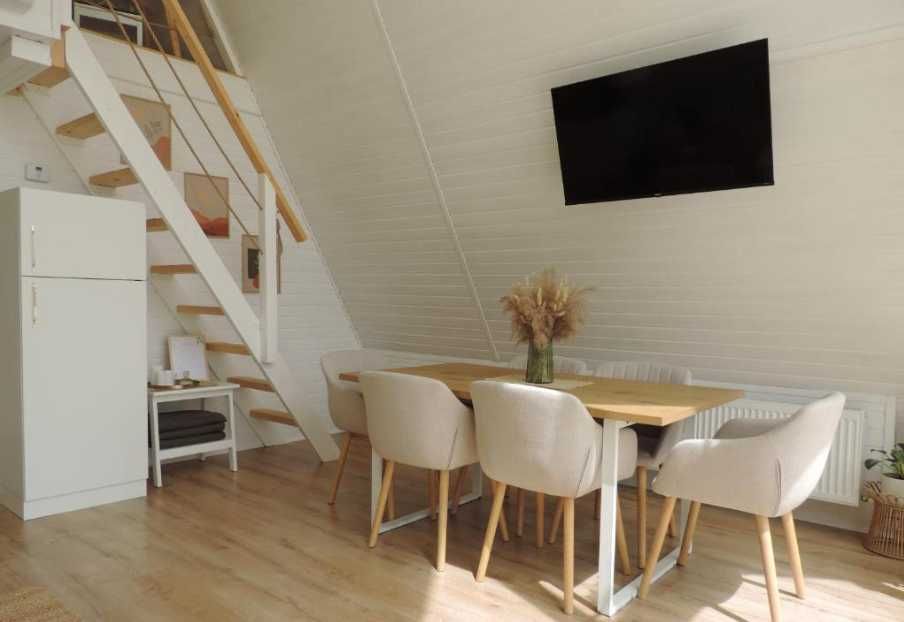 Casa A-Frame stil alb, craciun & revelion LIBER