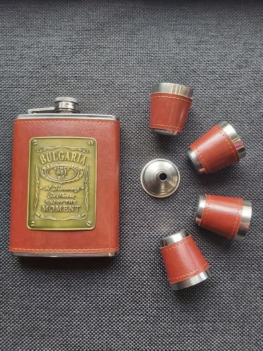 Подаръчен комплект България,манерка с чаши,два цвята