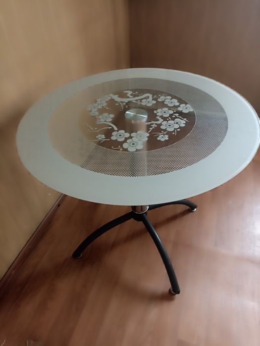 Продам стеклянный круглый стол